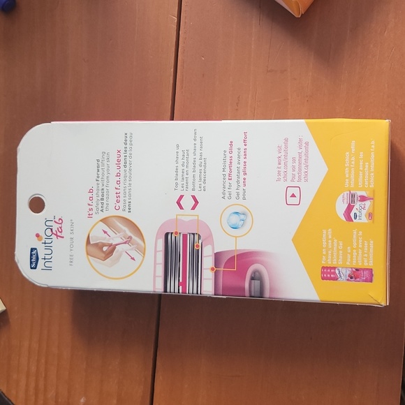 schick Bath & Body Schick Intuition Fab Razor And Refills 5 Blades
